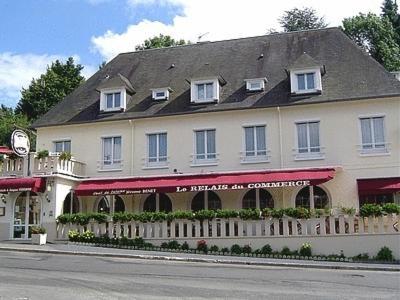 Logis Hotel Restaurant Du Commerce Pont-d'Ouilly Exterior foto